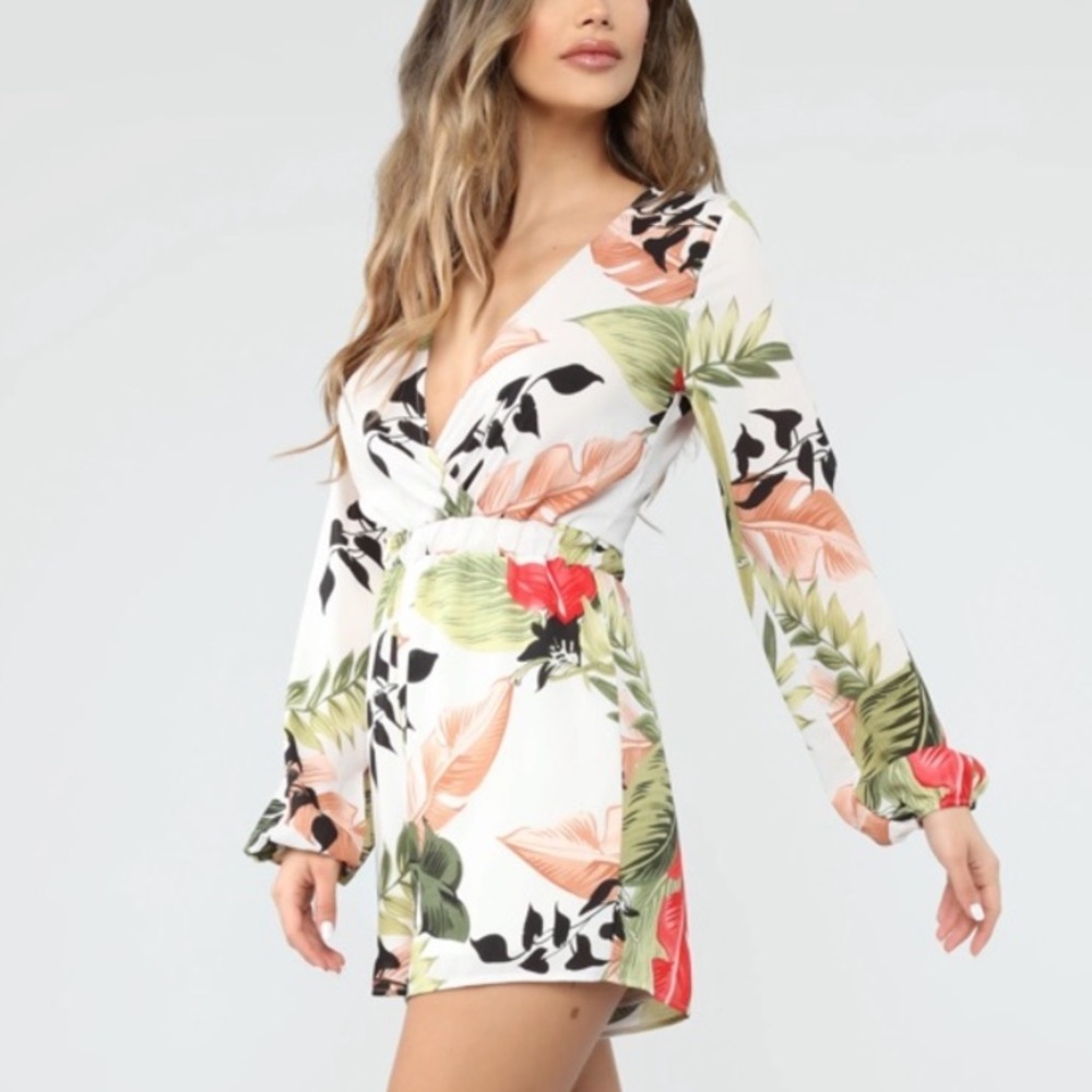 NEW Fashion Nova Vacay Chillin’ Tropical Print Romper